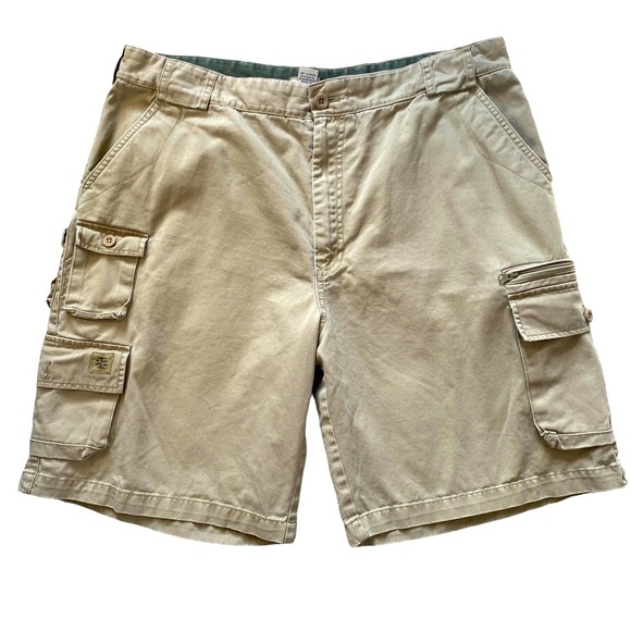 Izod Other - IZOD casual khaki cargo shorts men's size 40 button zip with pockets